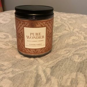BRAND NEW Pure Wonder Bath and Body candle 7oz